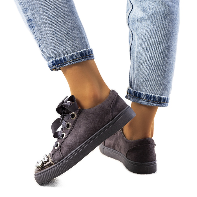 Gazdagon díszített cipők 6192 Szürke