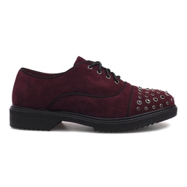 Maroon Raymonde szegecsekkel bánik piros