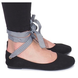 Fekete balerinák íjjal az Acro -tól