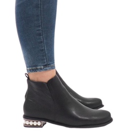 LEI-189 fekete csizma gyöngyökkel LEI-189 fekete csizma gyöngyökkel