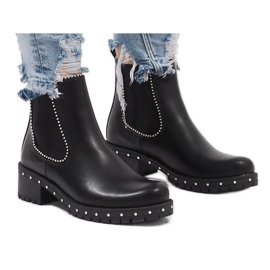 Fekete szigetelésű csizma csapokkal 17031-25