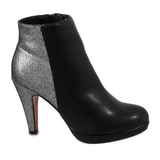 Fekete csizma magas sarkú 16-92