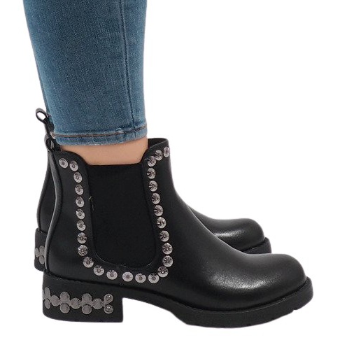 SDS Fekete szigetelésű csizma csapokkal 7387-PA