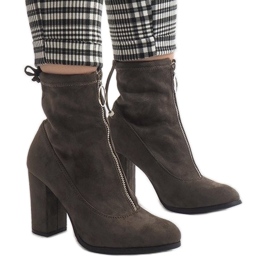 Zöld velúr bokacsizma a C-7179 oszlopon