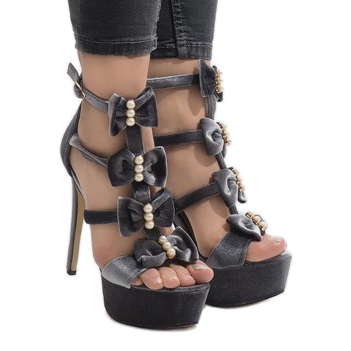 Velúr szandál magas sarkú M249 szürke fekete