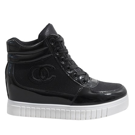 Fekete cipők az ék NB83P -n