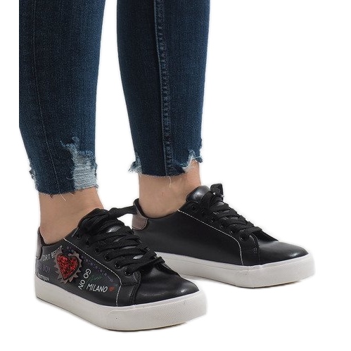 Fekete cipők szív G-115