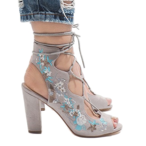 Szürke nyitott csizma az oszlopon 1610-223