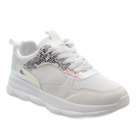 Divatos fehér sportcipő W-3097