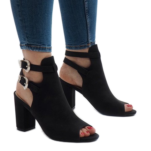 Fekete csizma a postán 173-853 Fekete csizma a postán 173-853