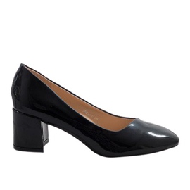 Fekete lakkozott szivattyúk a 7501-1 oszlopon