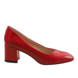 Pirosan lakkozott szivattyúk a 7501-1 oszlopon