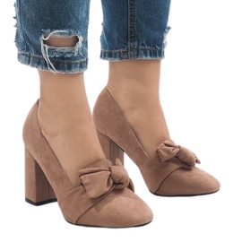 Rózsaszín velúr szivattyúk az N510 oszlopon