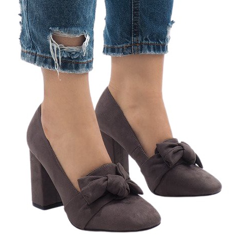 Szürke velúr szivattyúk az N510 oszlopon