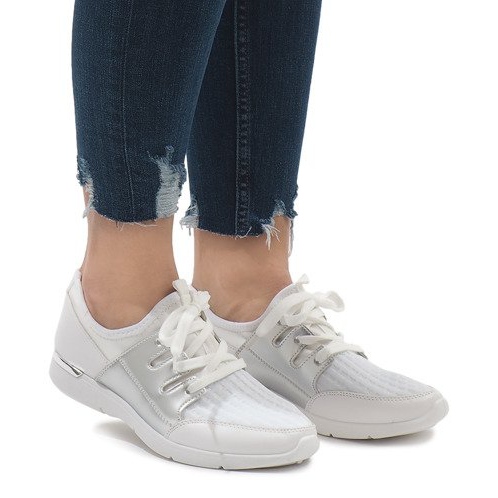 Divatos fehér sportcipő A281