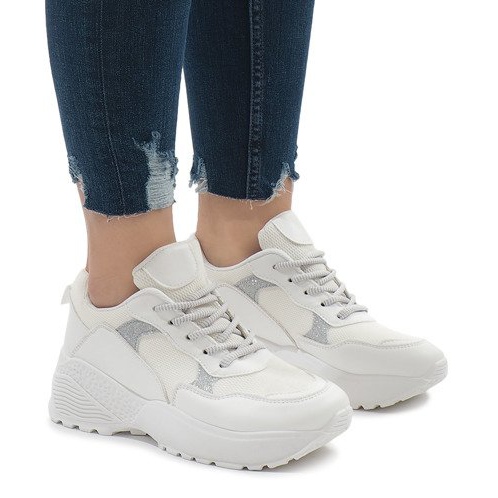 Fehér sportcipő BY-080