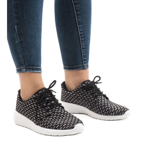 Fekete sportcipő 619