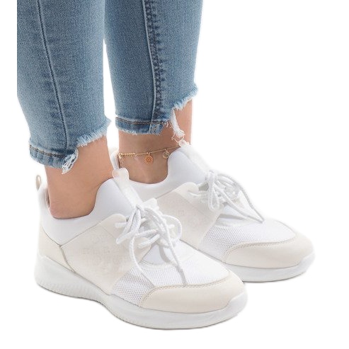 Fehér sportcipő BY-069