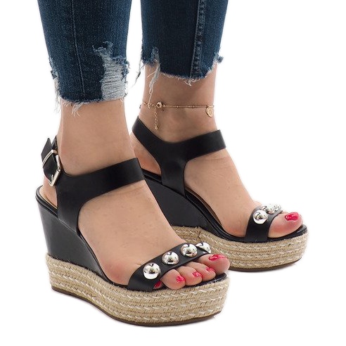 Fekete lakkozott ék szandál 17060-74