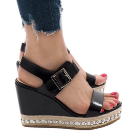 Ezüst lakkozott ék szandál 17060-73 fekete Ezüst lakkozott ék szandál 17060-73 fekete