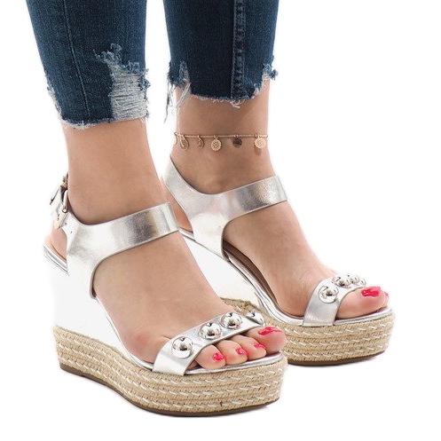 Ezüst lakkozott ék szandál 17060-74 szürke