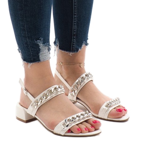 Fehér magas sarkú szandál 77-15