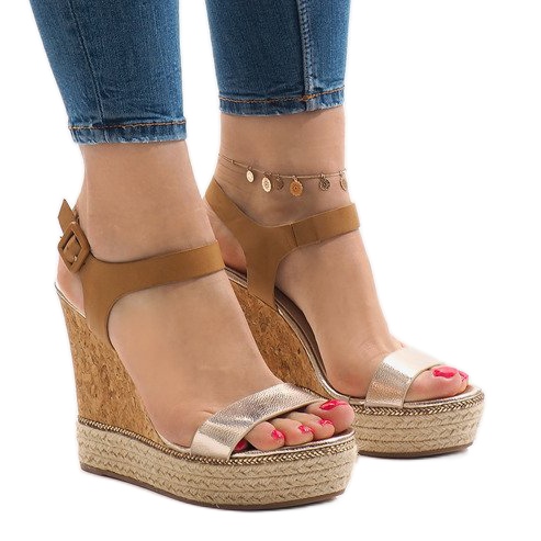 Arany lakkozott ék szandál VB76063 aranysárga Arany lakkozott ék szandál VB76063 aranysárga