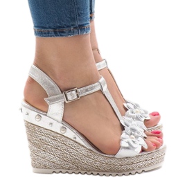 Ezüst ék szandál virággal T-682-5 szürke