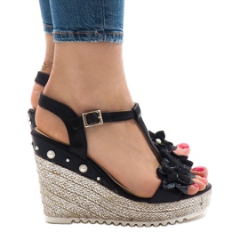 Fekete ék szandál virággal T-682-5