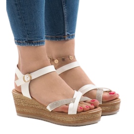 Fehér szandál a WS8816 platformon Fehér szandál a WS8816 platformon