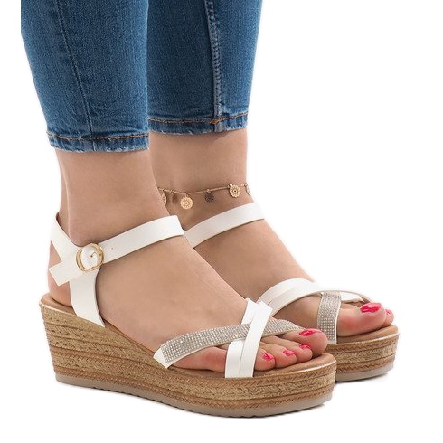 Fehér szandál a WS8816 platformon