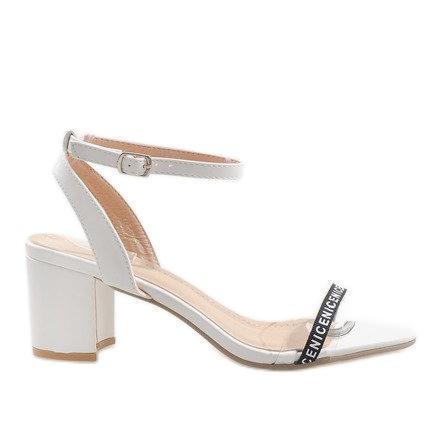 Fehér szandál a velúr posta S-7347