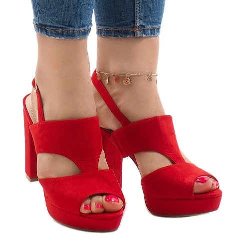 Piros szandál a JS-8001 oszlopon