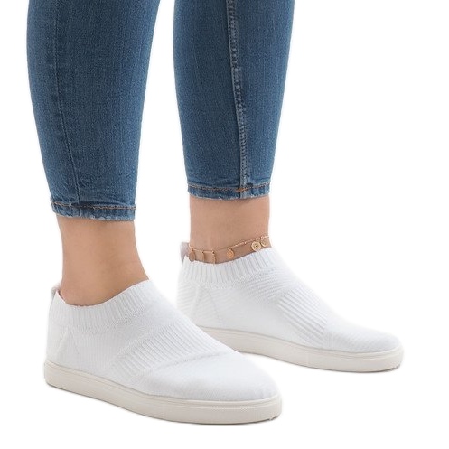 Fehér BA77 sportcipő