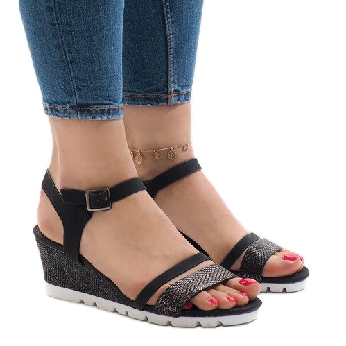 Fekete szandál az Y-8217 platformon