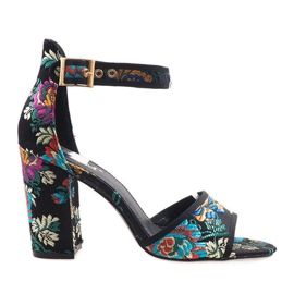 Fekete szandál a poszton 77-14