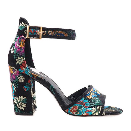 Fekete szandál a poszton 77-14