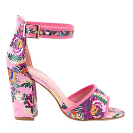 Rózsaszín szandál a poszton 77-14