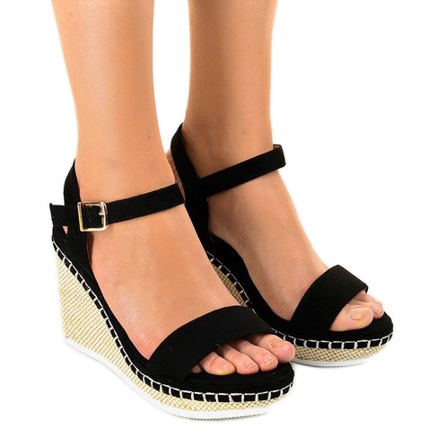 Fekete ékű szandál U-6291