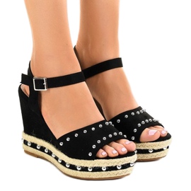 Fekete ék szandál gyöngyökkel 77-32