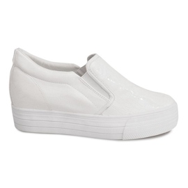 Lakkozott cipők a Wedge KB-125 fehér színben