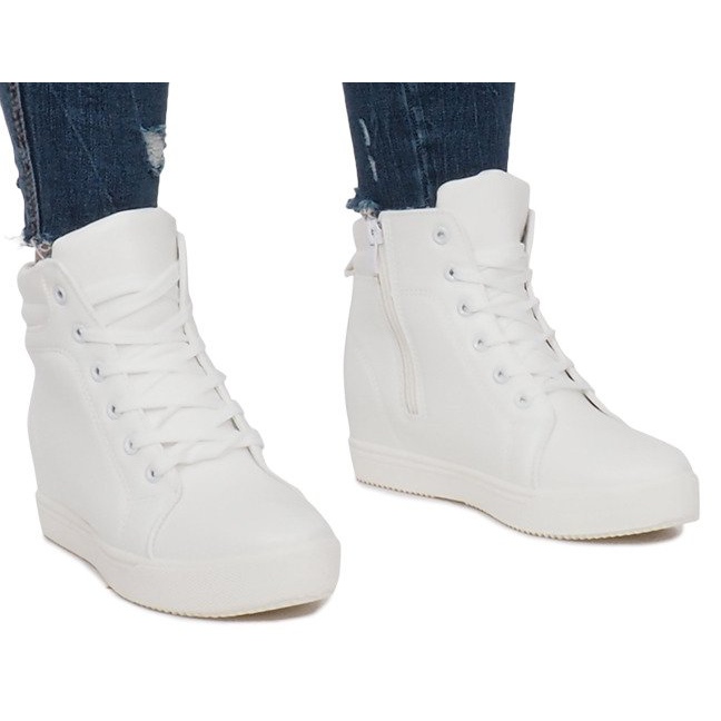 Klasszikus fehér cipők