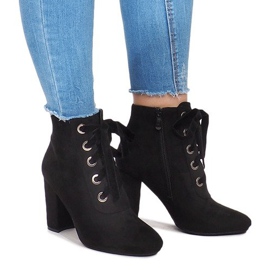 Fűzős csizma a postán 168-138 fekete Fűzős csizma a postán 168-138 fekete