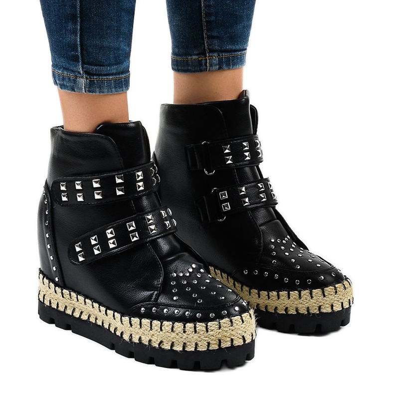 Fekete női trapper bokacsizma AJ-546