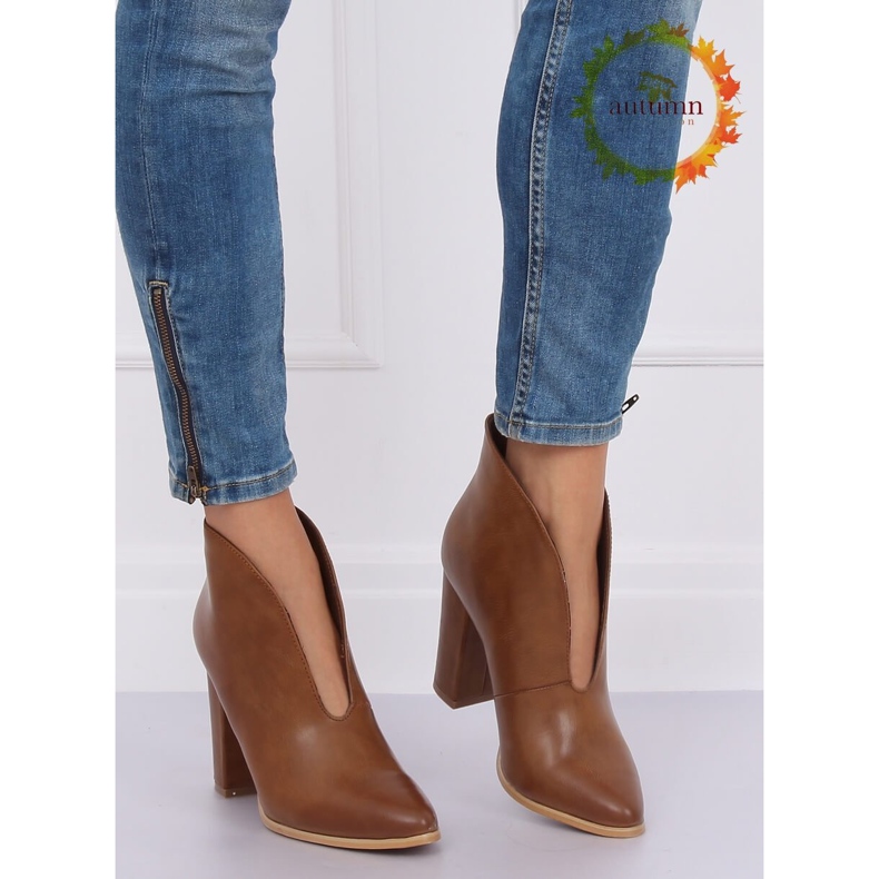 Barna csizma kivágott RB38P tevevel