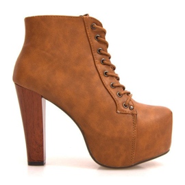 Szilárd csizma a sarkon K764 Camel barna