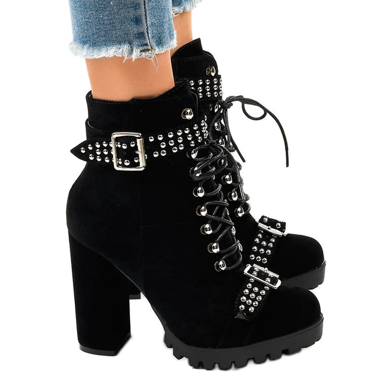 Fekete velúr bokacsizma az LS5071 oszlopon