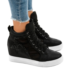 Fekete cipők fűzős ékekkel JK-53
