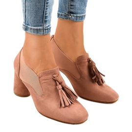 Rózsaszín velúr szivattyúk az LL-97P oszlopon