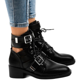 Fekete női csizma masszív T195 talpon